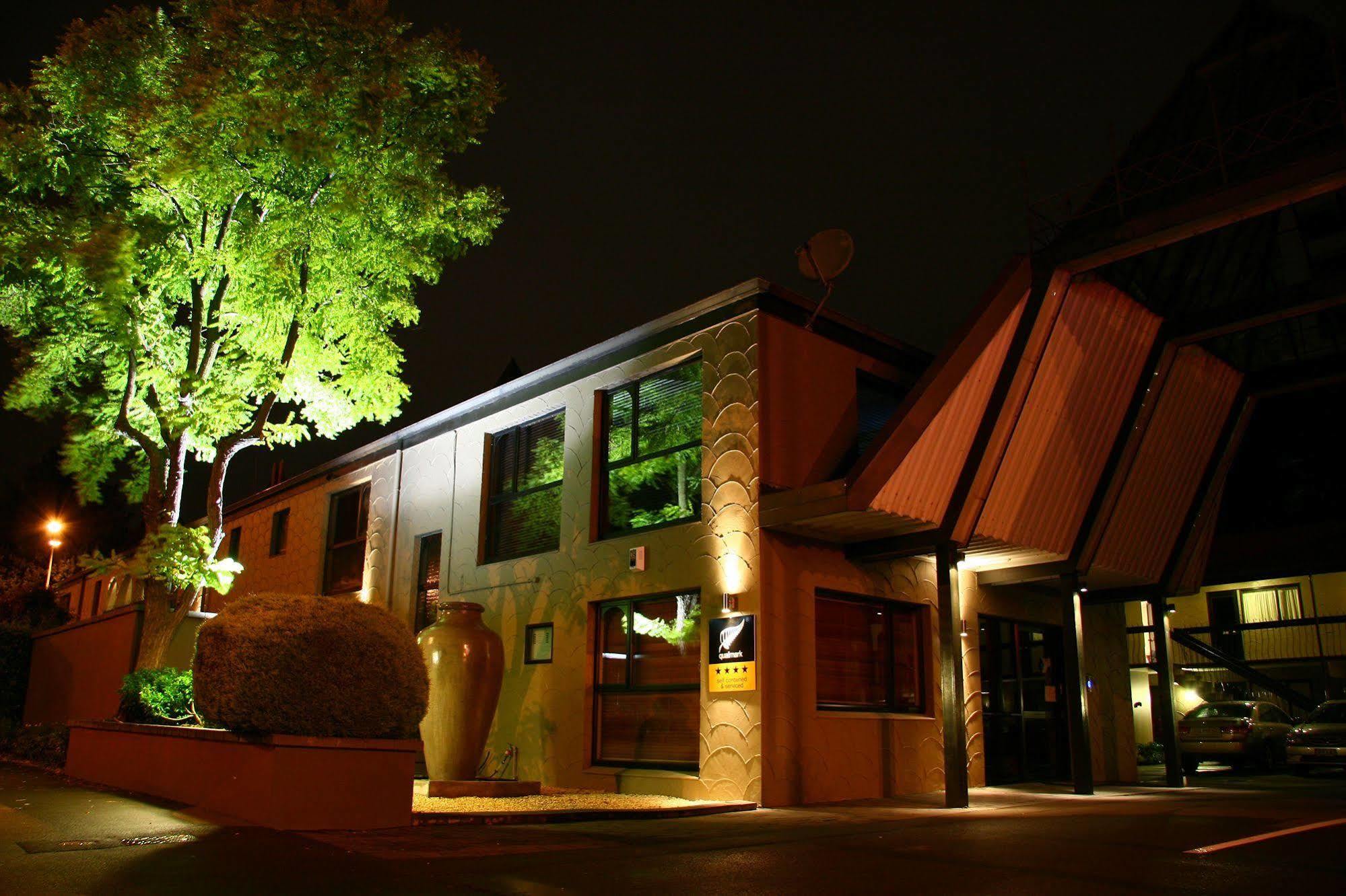 The Towers On The Park Hotel Крайстчърч Екстериор снимка